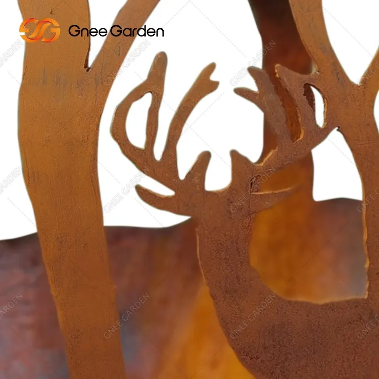 Corten Fire Sphere para jardins com tema florestal