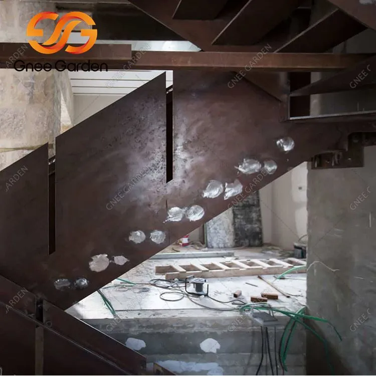 Escadaria e revestimento de parede em aço Corten