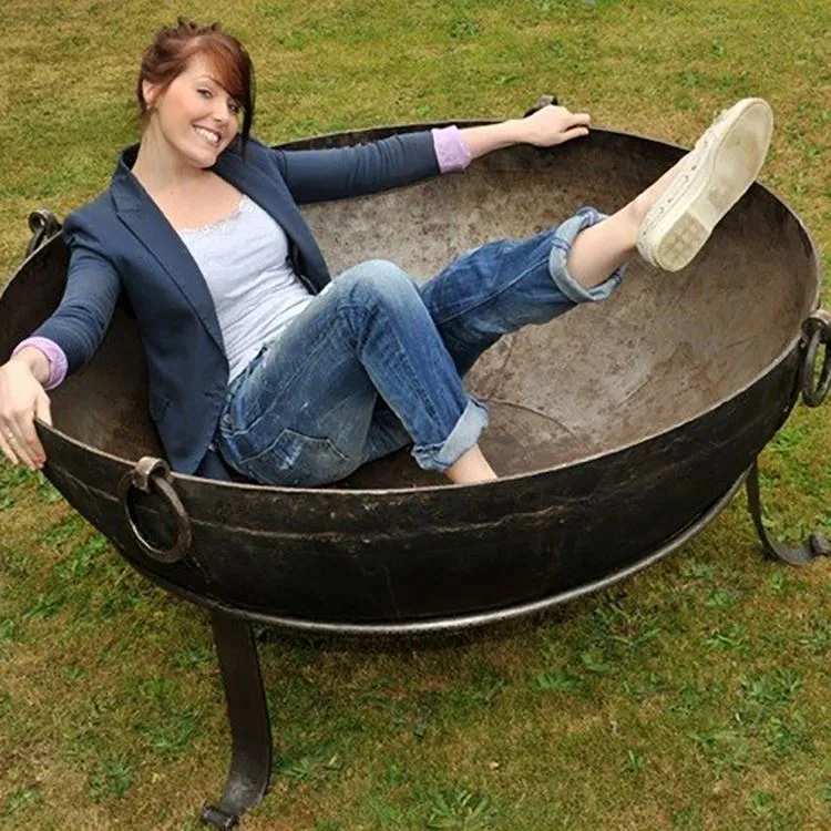 Fogueira de metal rústico